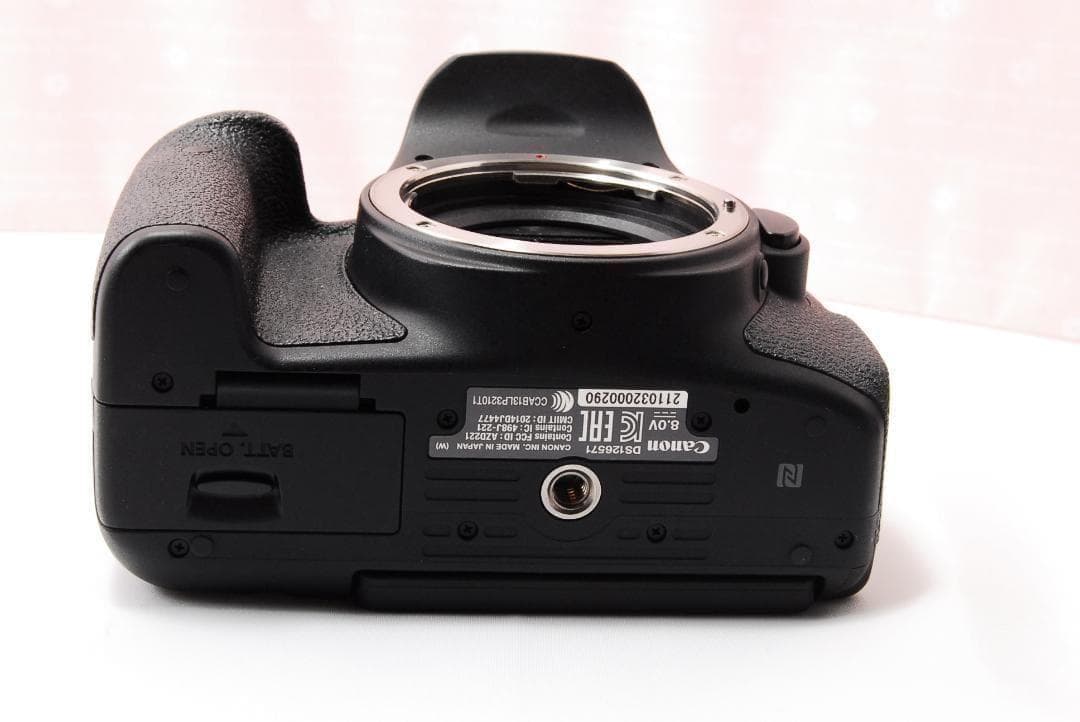 〓訳あり品〓キヤノン Canon EOS KISS X8i デジタル一眼レフ