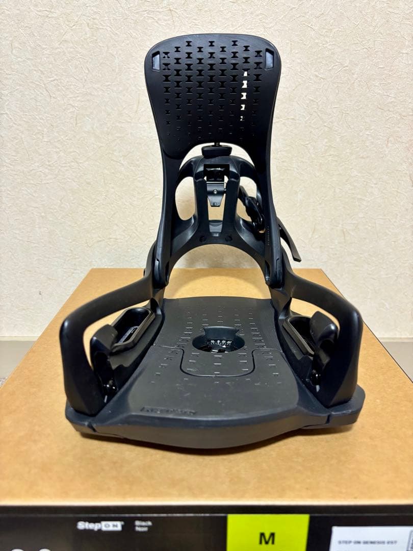 Burton Step On Genesis EST ビンディング M ブラック