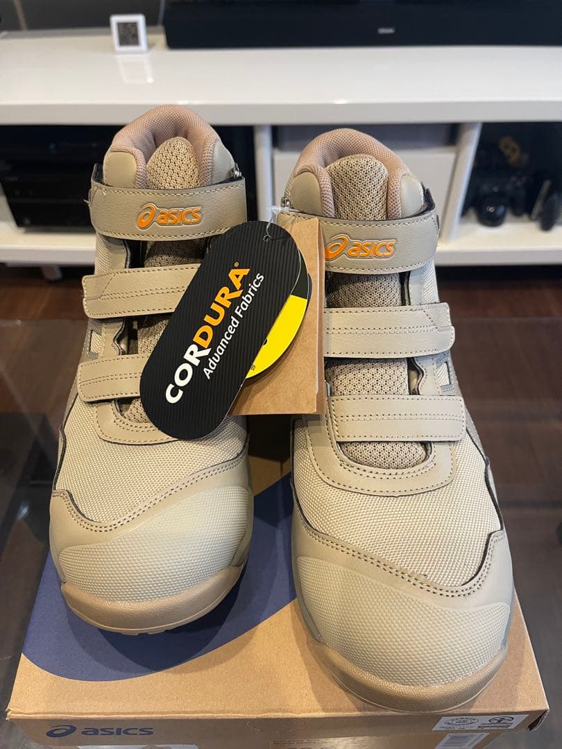 限定色　ASICS WINJOB CP216 TOUGH 26.5cm ベージュ