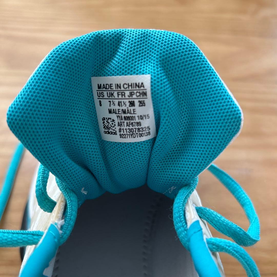 【美品】アディダスの テニスシューズ オムニコート用　25.5㌢