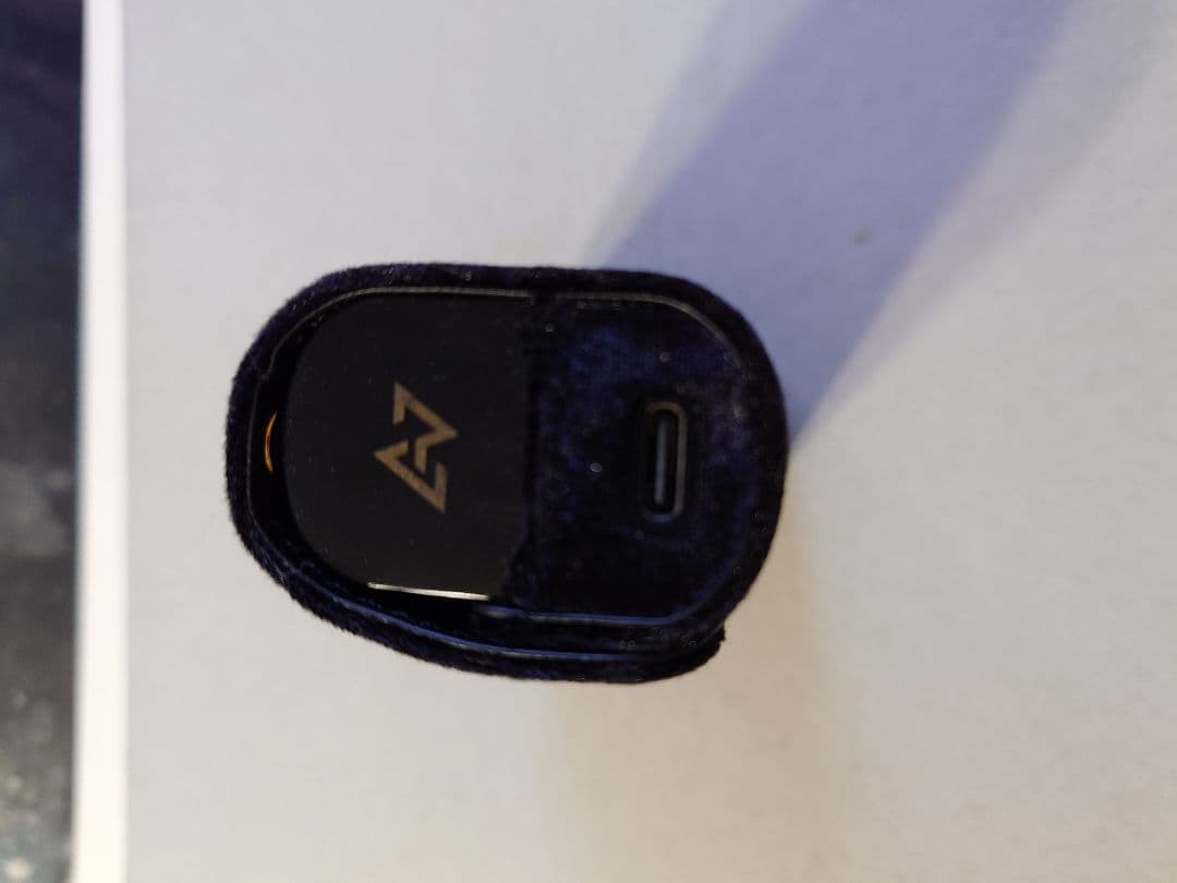 アイナ・ジ・エンドモデルAIVOT TE-J1 ワイヤレスイヤホン レッド