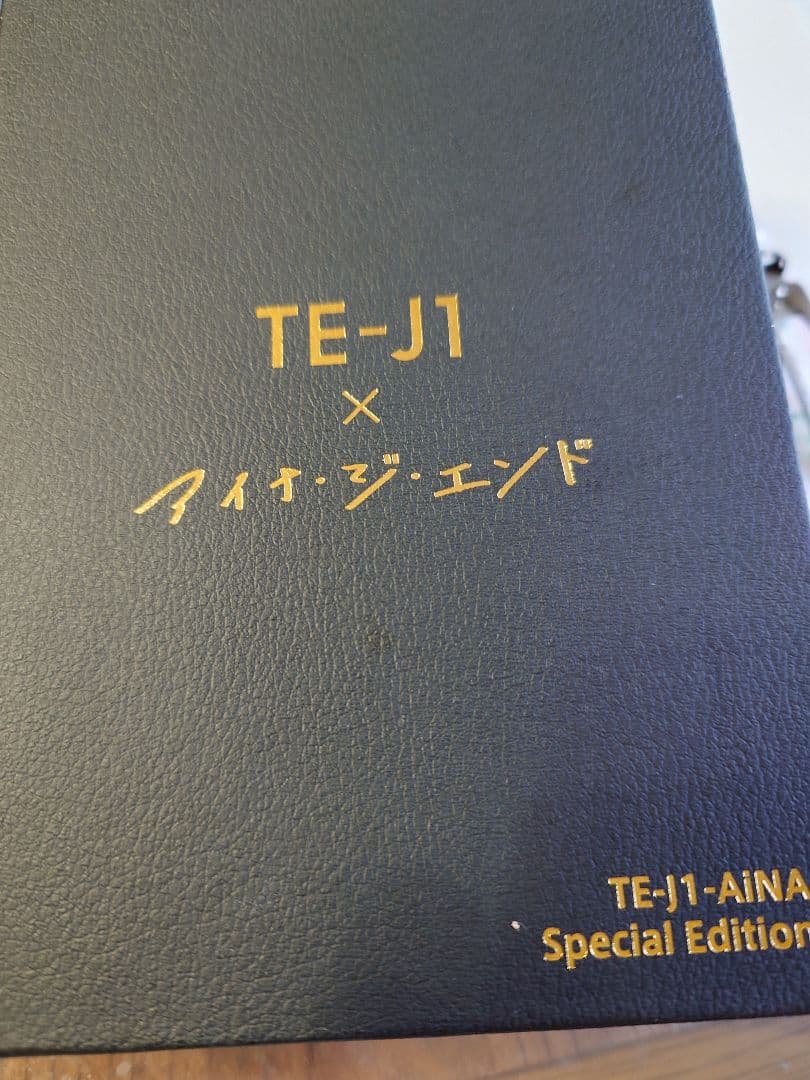 アイナ・ジ・エンドモデルAIVOT TE-J1 ワイヤレスイヤホン レッド