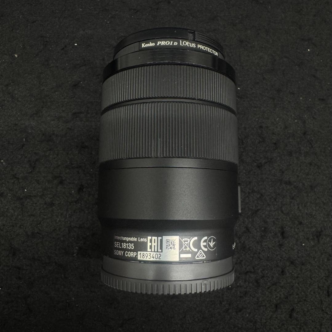 カメラSONY α6300 とSEL18135　レンズ
