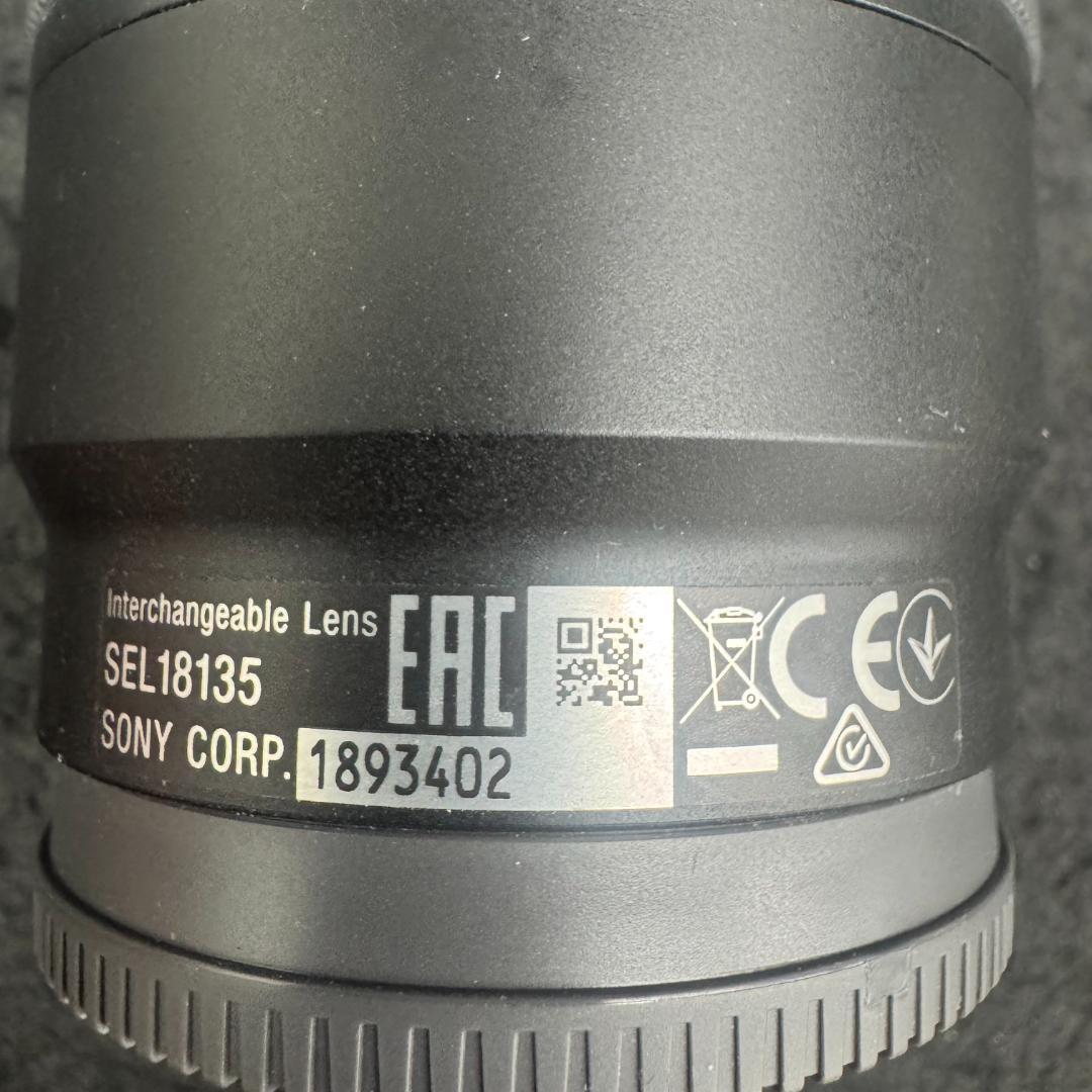 カメラSONY α6300 とSEL18135　レンズ