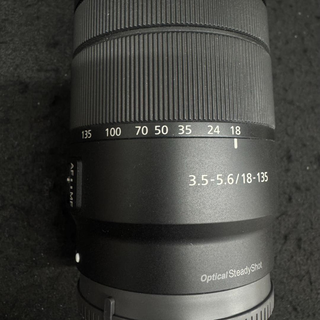 カメラSONY α6300 とSEL18135　レンズ