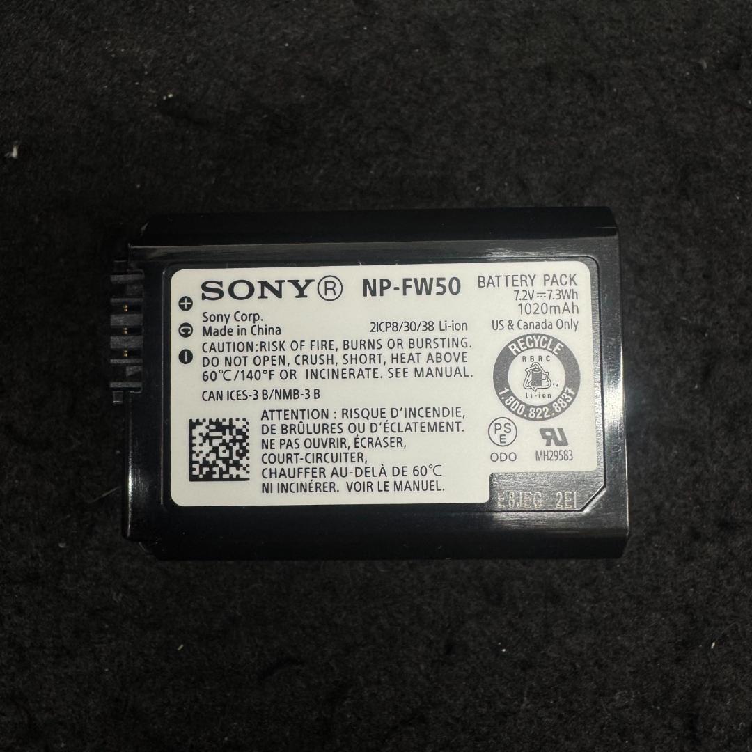 カメラSONY α6300 とSEL18135　レンズ