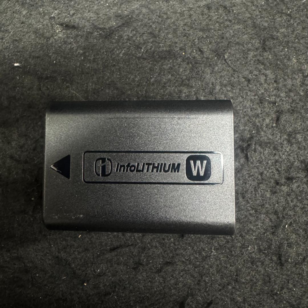 カメラSONY α6300 とSEL18135　レンズ