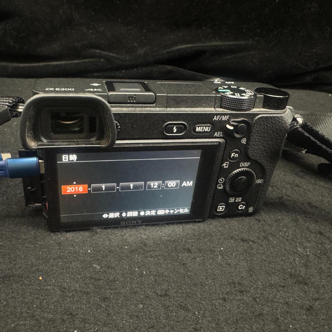 カメラSONY α6300 とSEL18135　レンズ