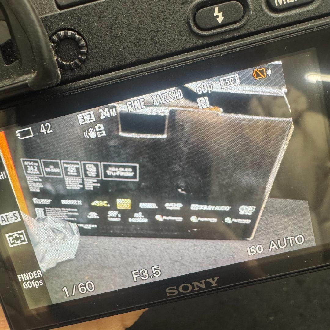 カメラSONY α6300 とSEL18135　レンズ