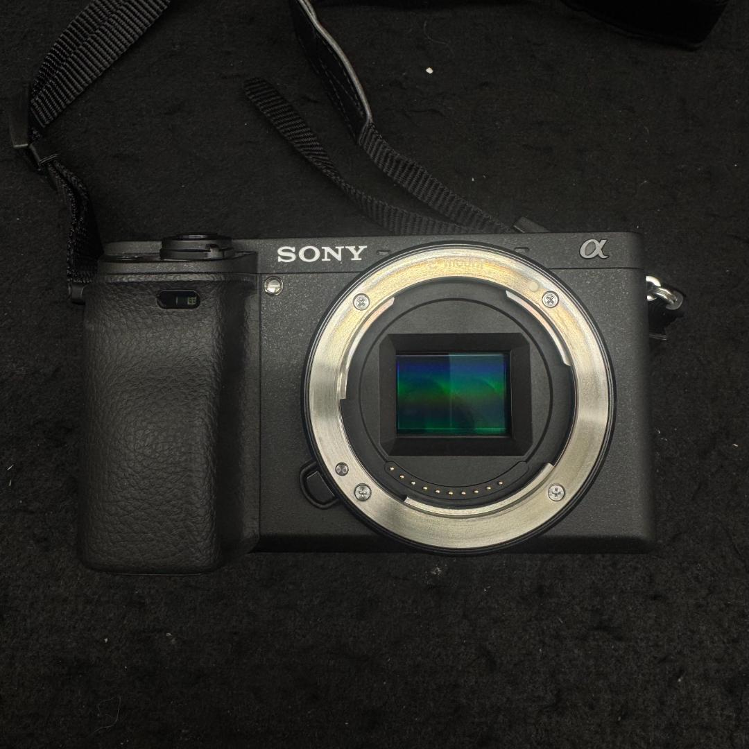 カメラSONY α6300 とSEL18135　レンズ