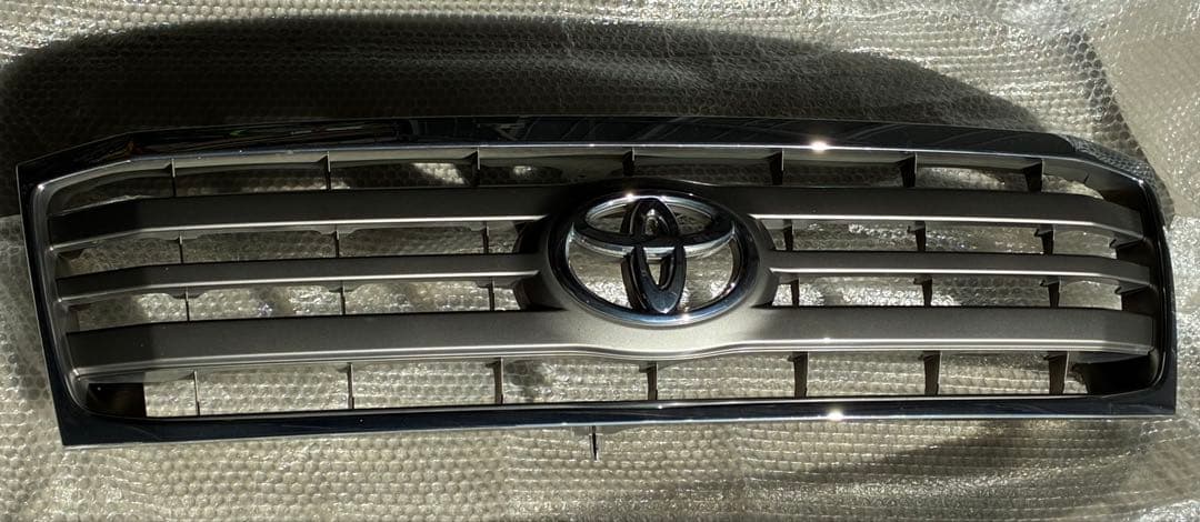 ランドクルーザー100 後期　純正グリル