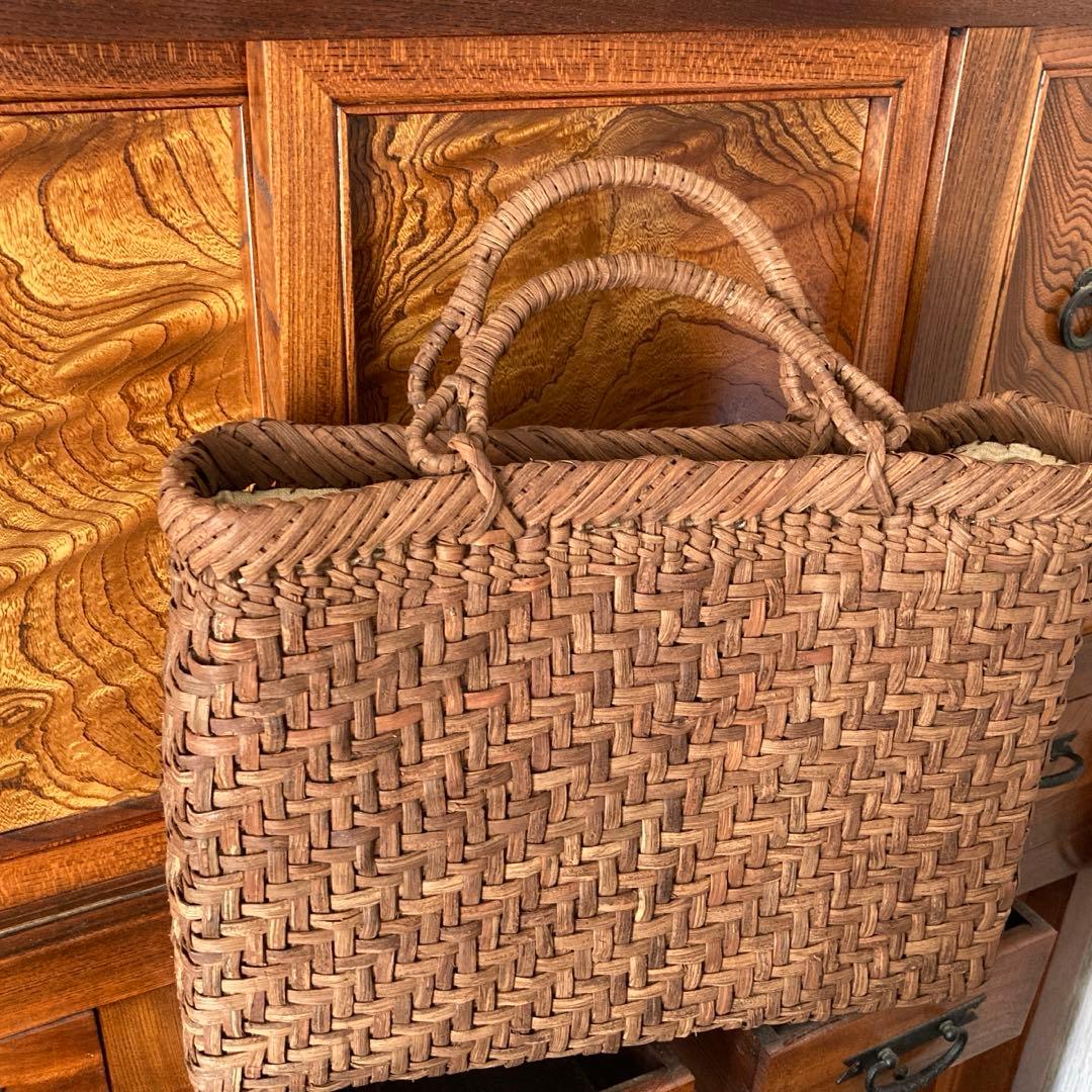 国産山葡萄　手作り　かごバッグ　網代編み　ファスナー内布付