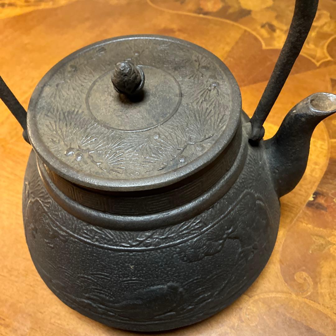 【中型】鉄瓶　南部鉄器　鶴亀　美術品　アンティーク　2ℓ