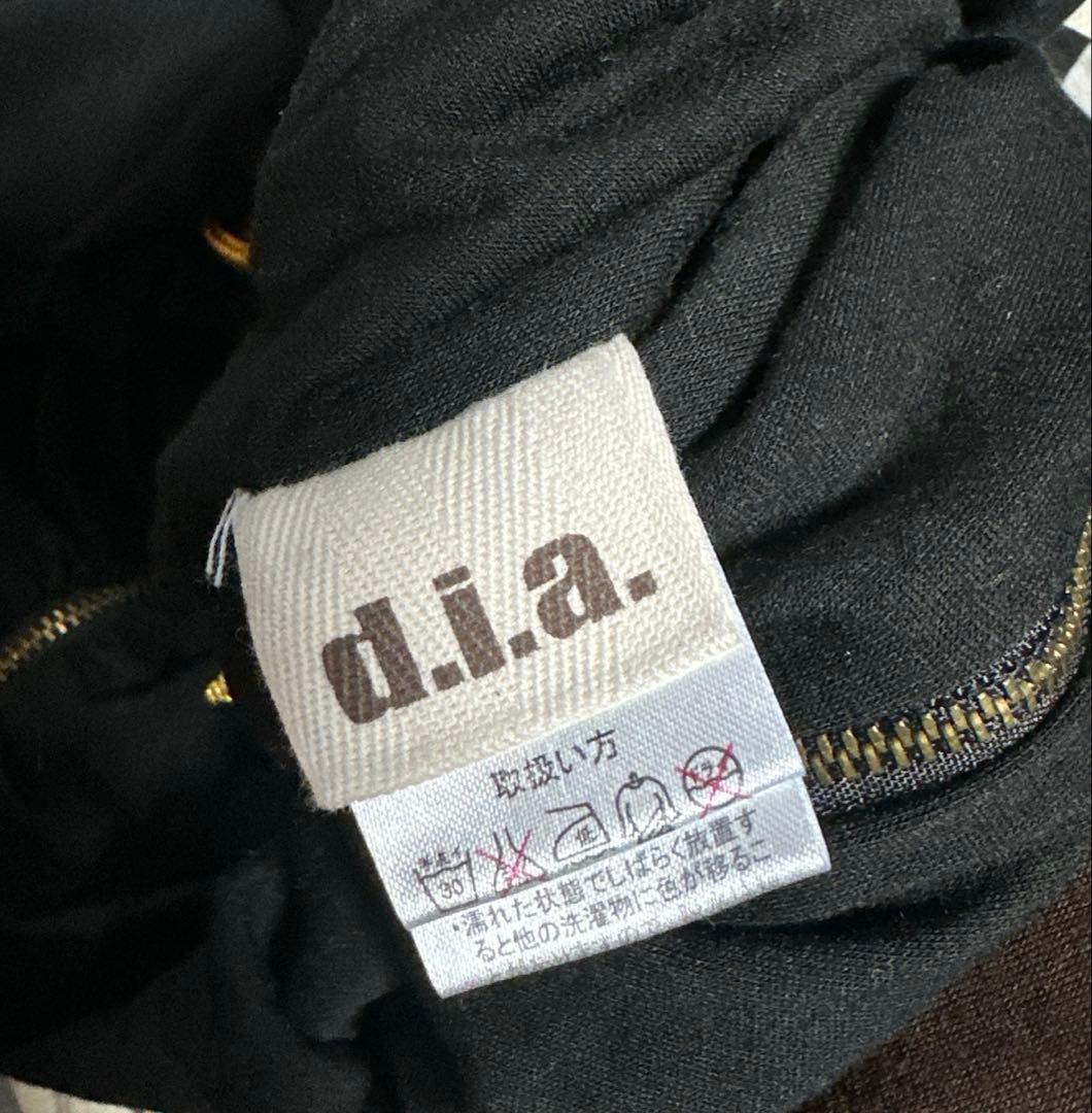 d.i.a ブラックベアトップ・ゴールドボタン