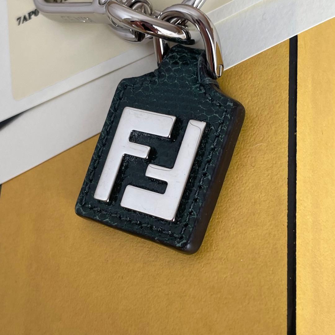 極美品　FENDI フェンディ　スクエアFF 　キーホルダー　ダークグリーン