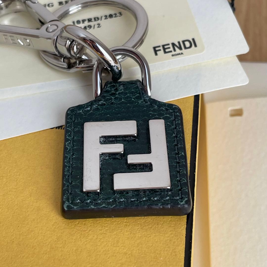 極美品　FENDI フェンディ　スクエアFF 　キーホルダー　ダークグリーン