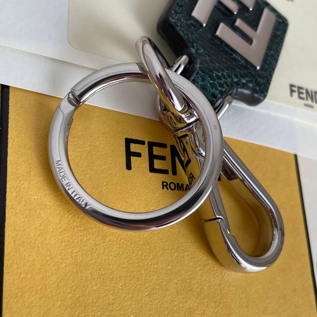 極美品　FENDI フェンディ　スクエアFF 　キーホルダー　ダークグリーン