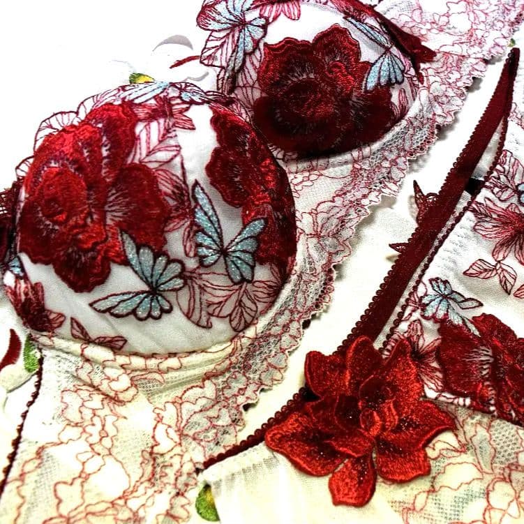 新品・タグ付き☆ワコール☆サルート☆８３G・ホリック☆ＩＶ☆Ｄ６５＆ローライズＭ