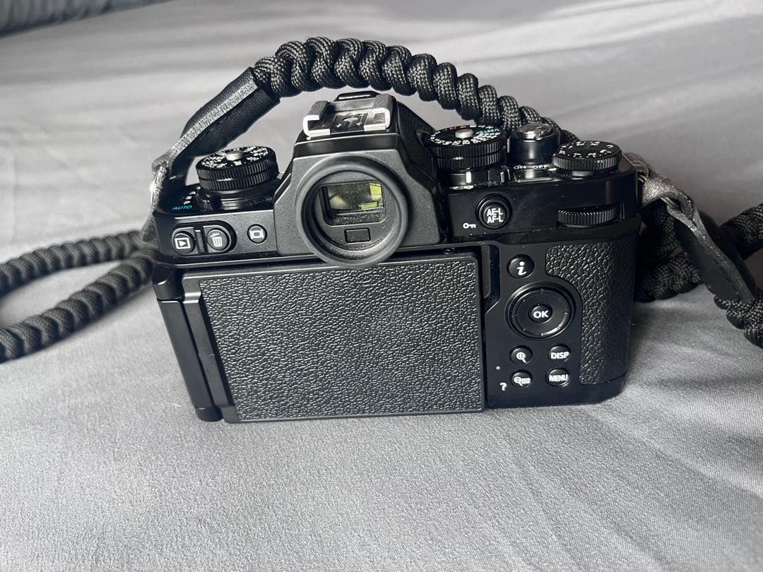 Nikon Z fc 28mm f/2.8 ［レンズ・ストラップ・充電器付き］