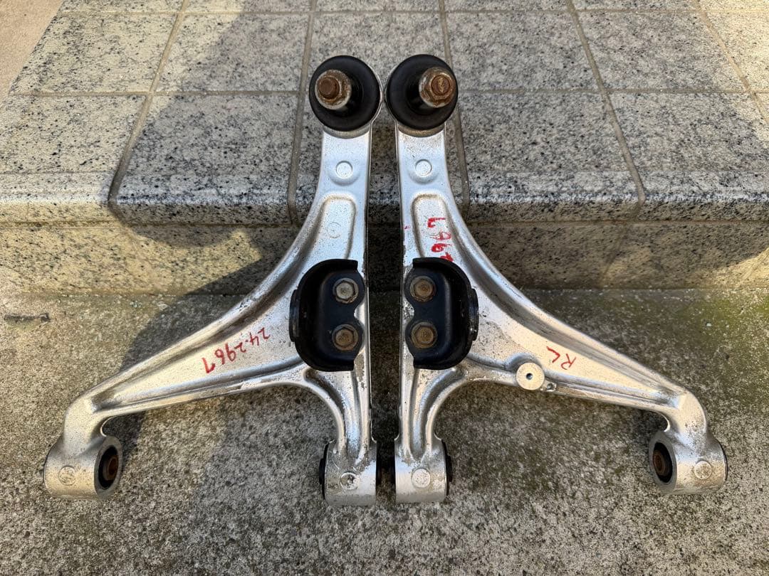 コイキング　V36スカイラインセダン純正リアアルミアーム　左右セット