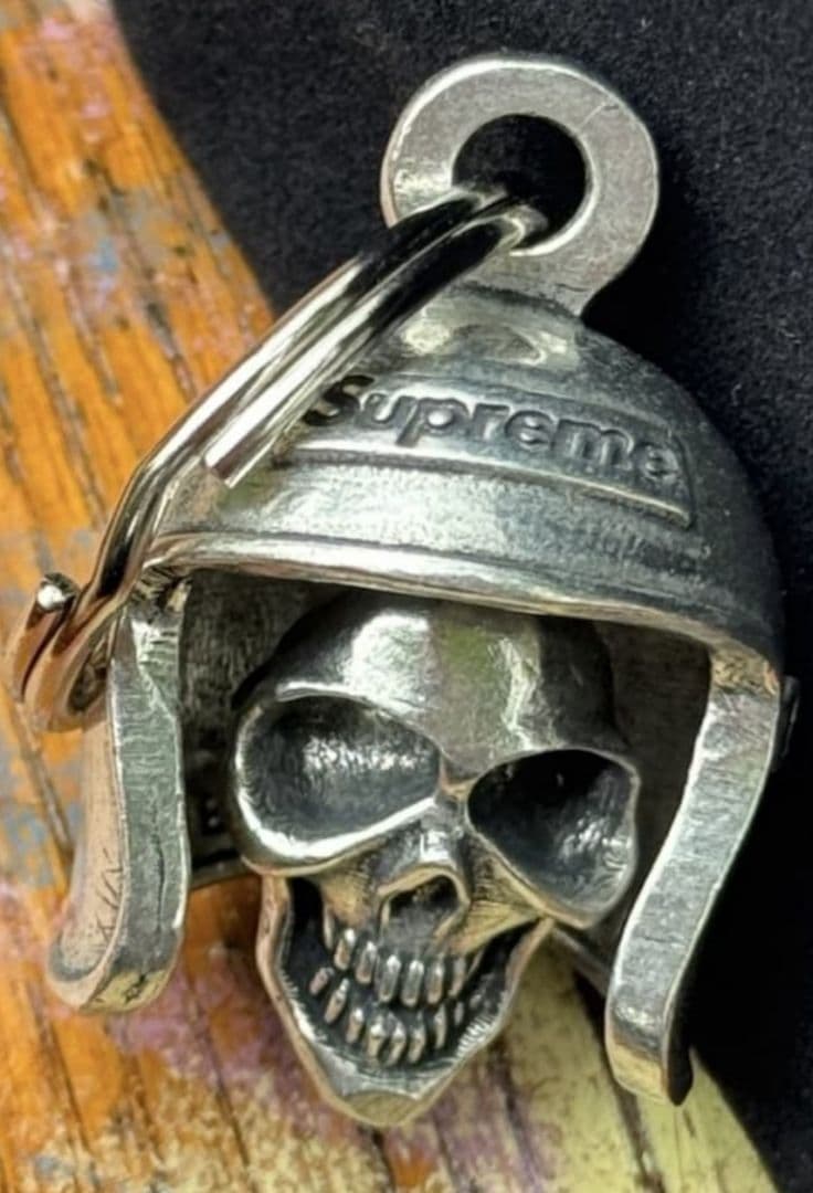 Supreme / SKULL BELL KEYCHAIN (シルバー)