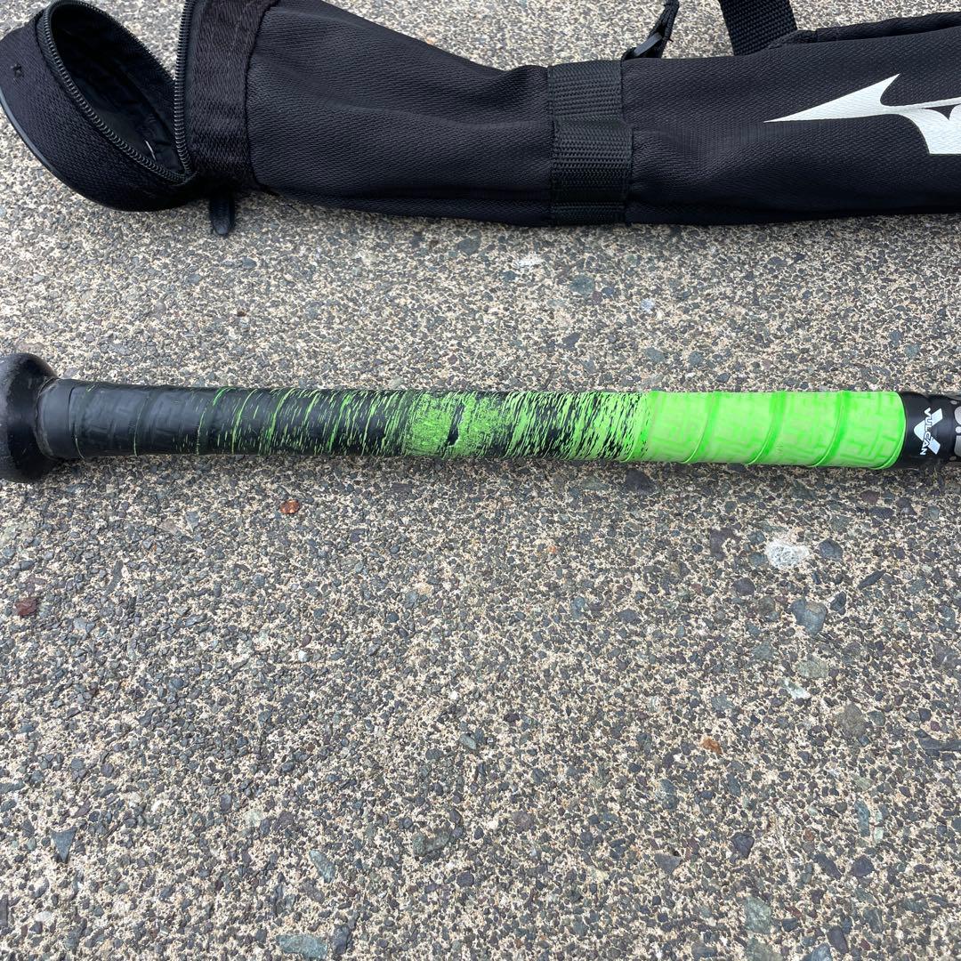 BEYOND MAX LEGACY 83cm ミドルバランス　バット ケース付き