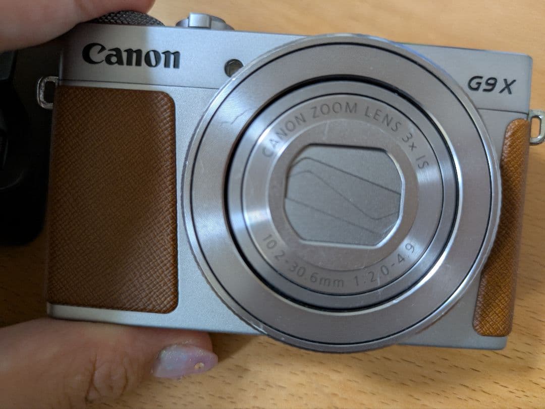 Canon PowerShot G9 X Mark II 本体と充電器