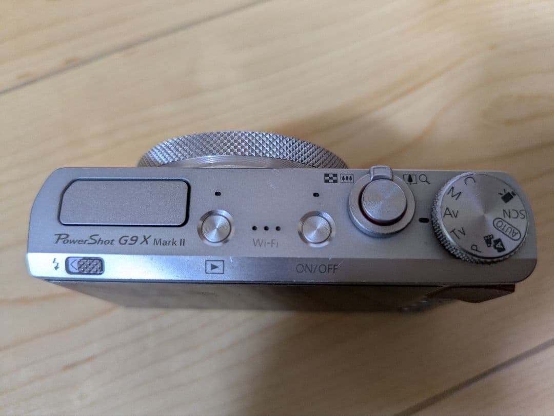 Canon PowerShot G9 X Mark II 本体と充電器