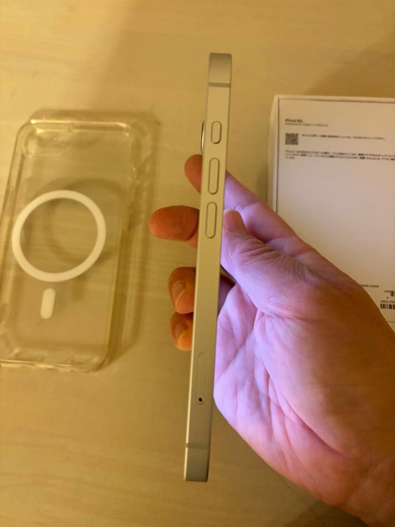 iPhone16e 256GB 白　simフリー