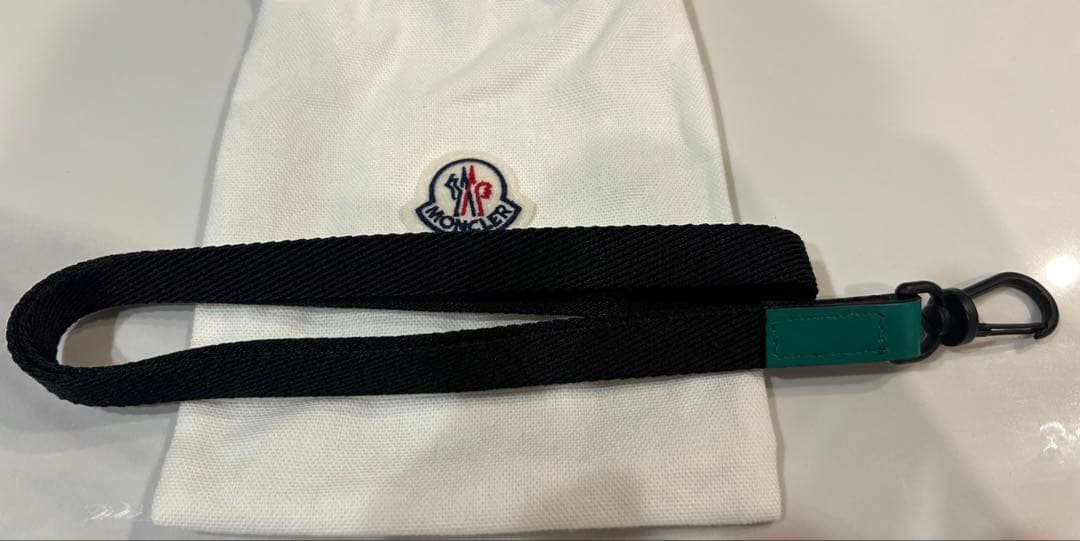 モンクレール　ネックウォレット カーフレザー財布 緑