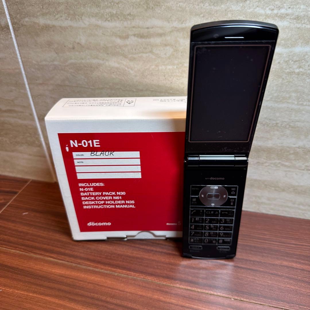 docomo N-01E フリップフォン 5551