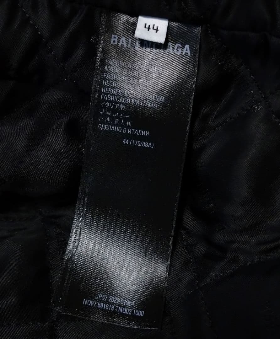 【値下げ】新品同様 バレンシアガ ファージャケット 中綿入り ロゴタブ付き 黒