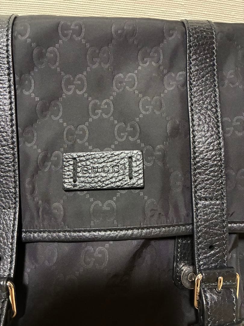 ぽむみ 美品　GUCCI ナイロンメッセンジャーバッグ　ブラック