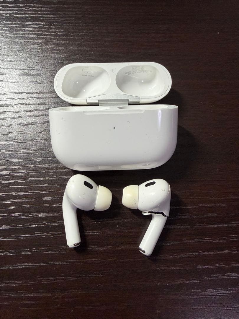 ナ*ス様 AirPodspro2 左耳 ケース 本体 Lightning