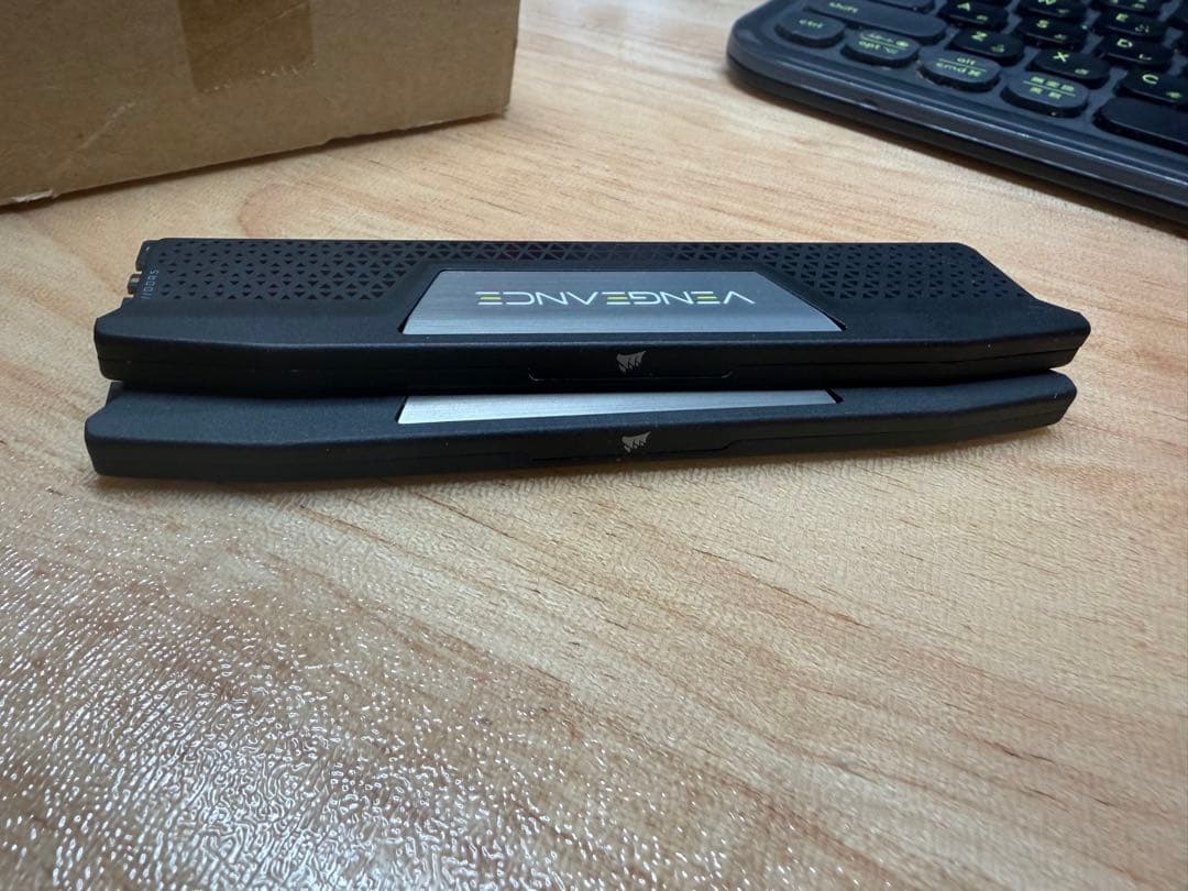 VENGEANCE DDR5 64GB メモリー