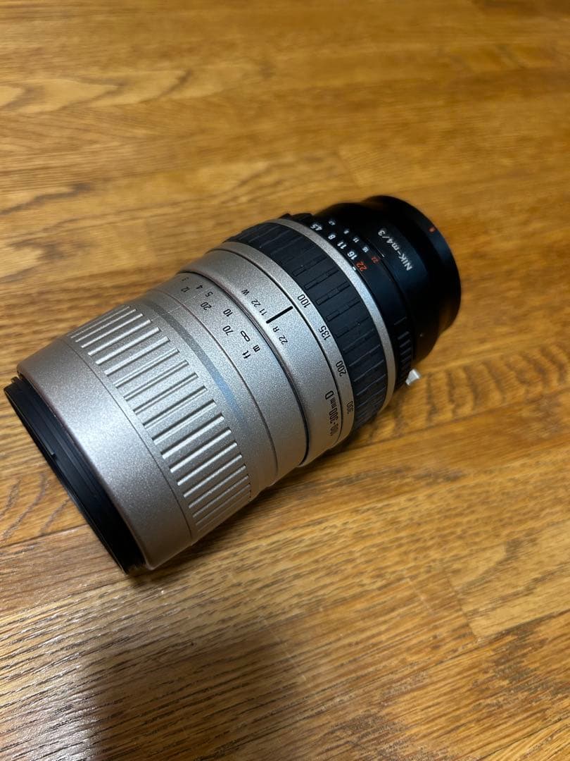 カメラ　レンズ