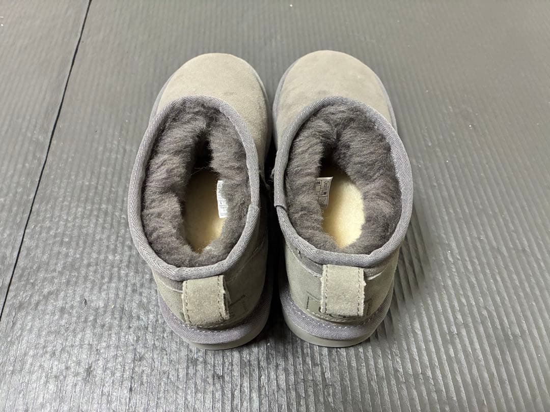 【新品•未使用】【最終値下げ】【早い者勝ち】UGG グレー ムートンブーツ