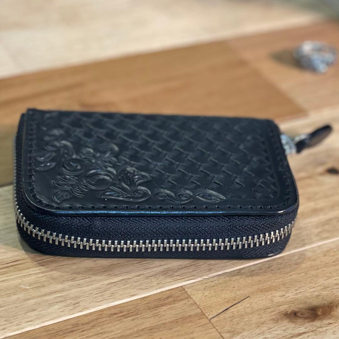 SAAD ラウンドファスナー カービング コンパクト ウォレット ケース