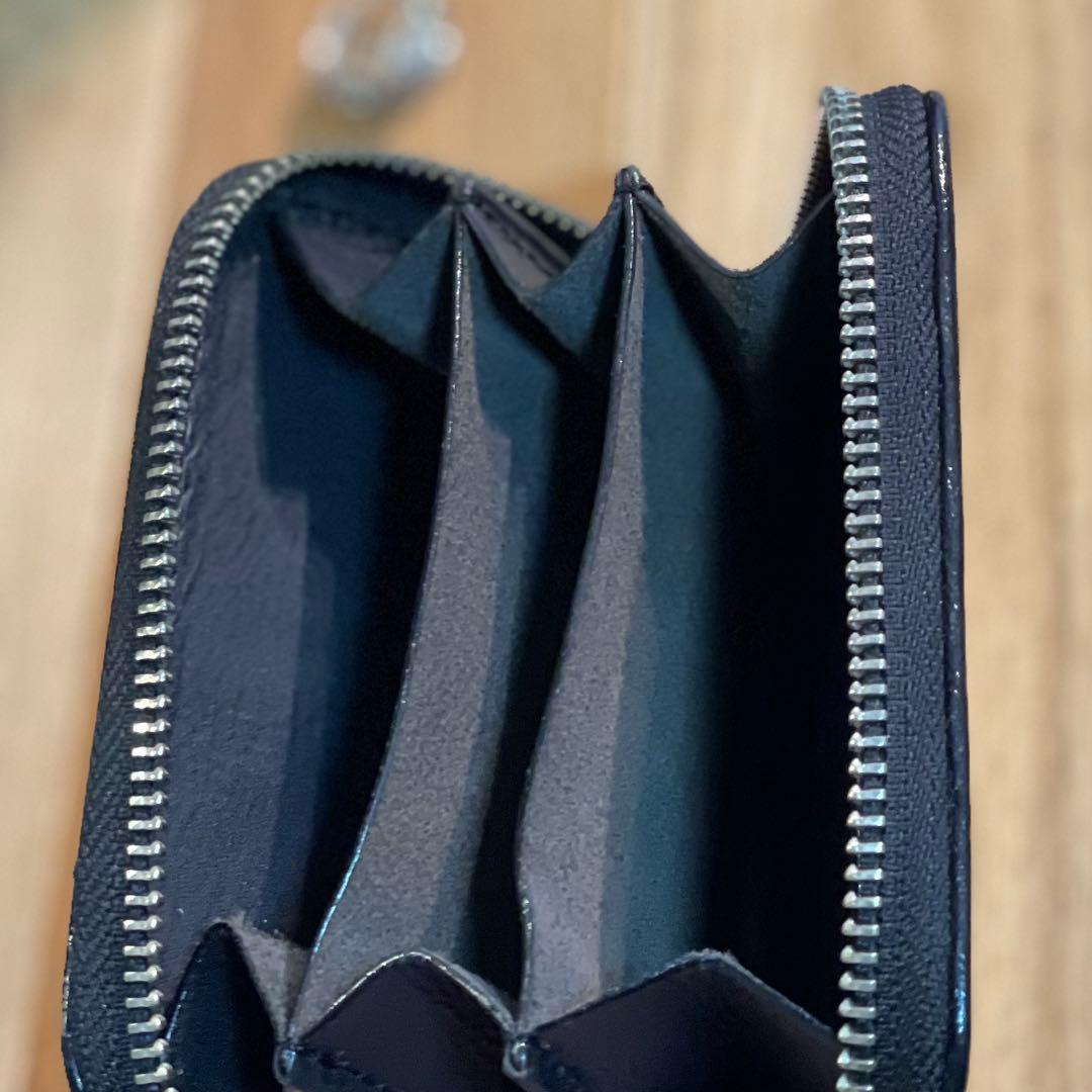 SAAD ラウンドファスナー カービング コンパクト ウォレット ケース