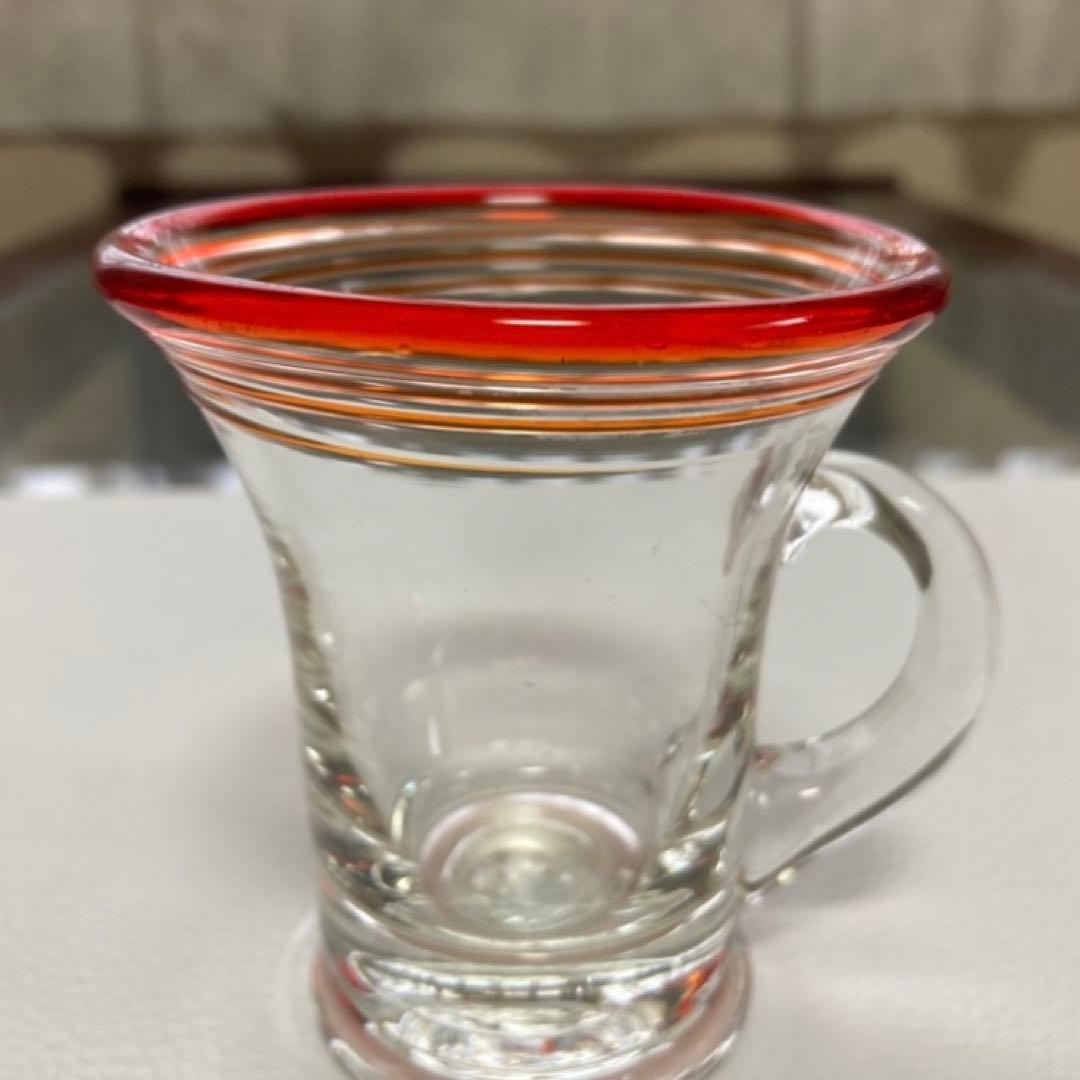 古いグラス カップ ウランガラス ⁇ 赤縁 持ち手付き 手作り 硝子 レトロ