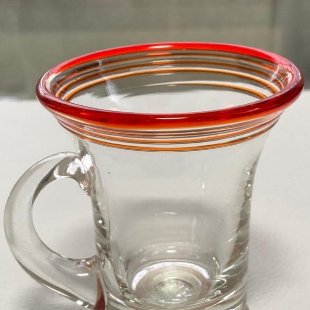 古いグラス カップ ウランガラス ⁇ 赤縁 持ち手付き 手作り 硝子 レトロ