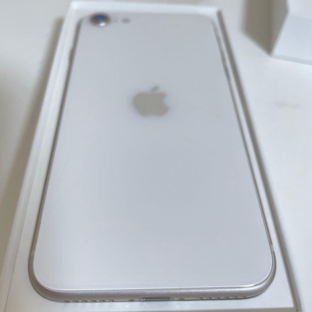 ジャンクApple iPhone SE (第3世代) 64G ホワイト 本体