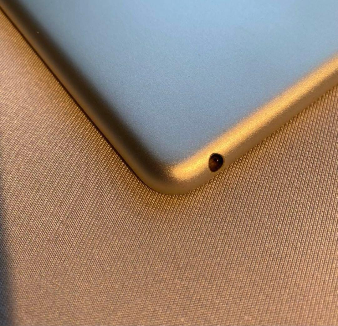 【美品】Apple iPad 第5世代 シルバー　フィルム付き