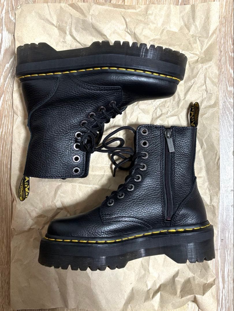 Dr.Martens JADON PISA 8ホール 定価37400円　23cm