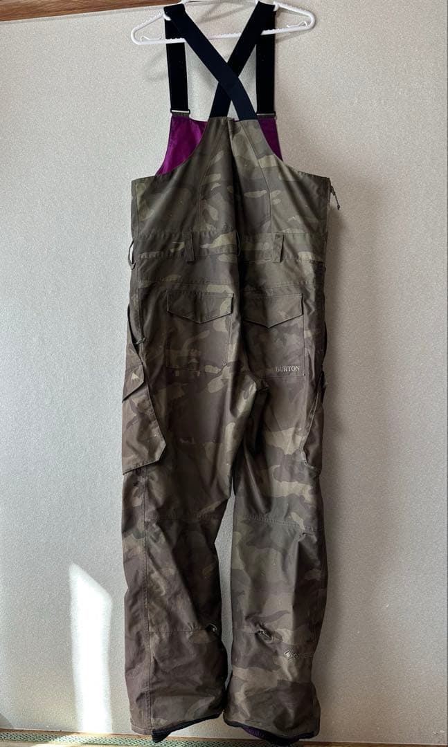BURTONゴアテックス　ビブパンツ　サイズ日本Lサイズ　グリーンカモフラ