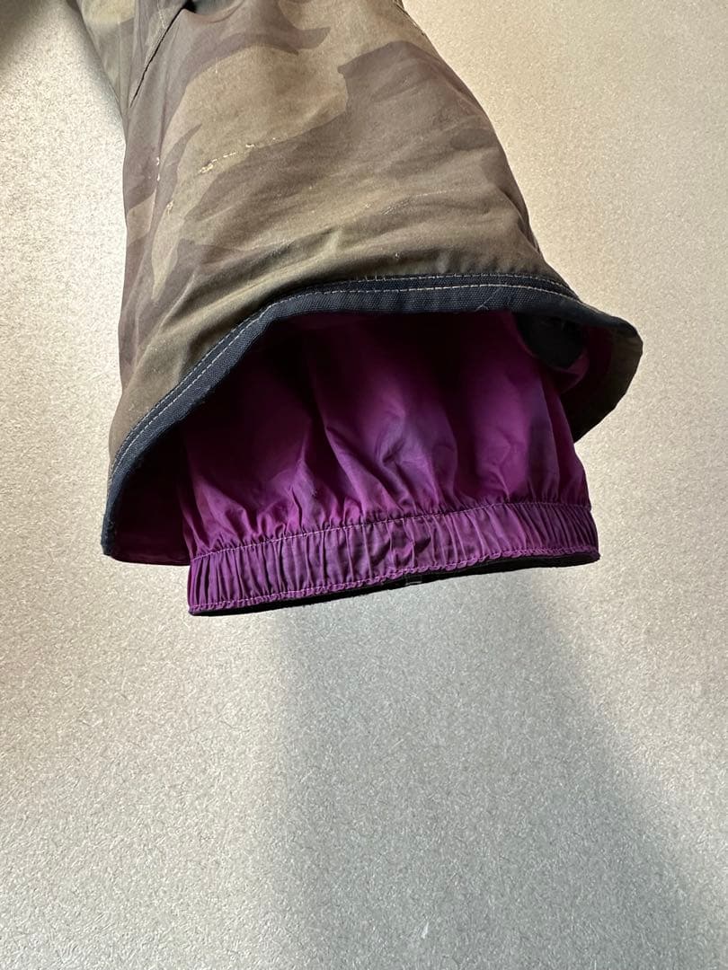 BURTONゴアテックス　ビブパンツ　サイズ日本Lサイズ　グリーンカモフラ