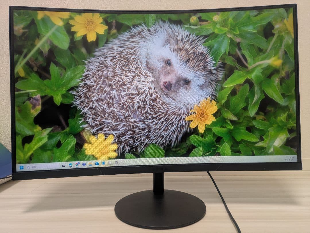 曲面モニター　KOORUI 27インチ