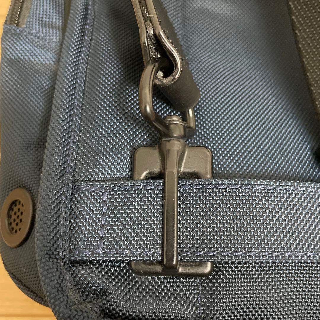 TUMI ☆ボディバッグ　ネイビー