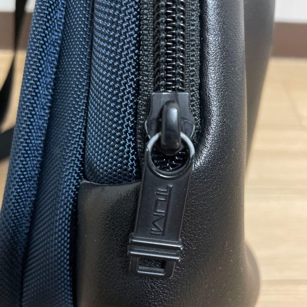 TUMI ☆ボディバッグ　ネイビー