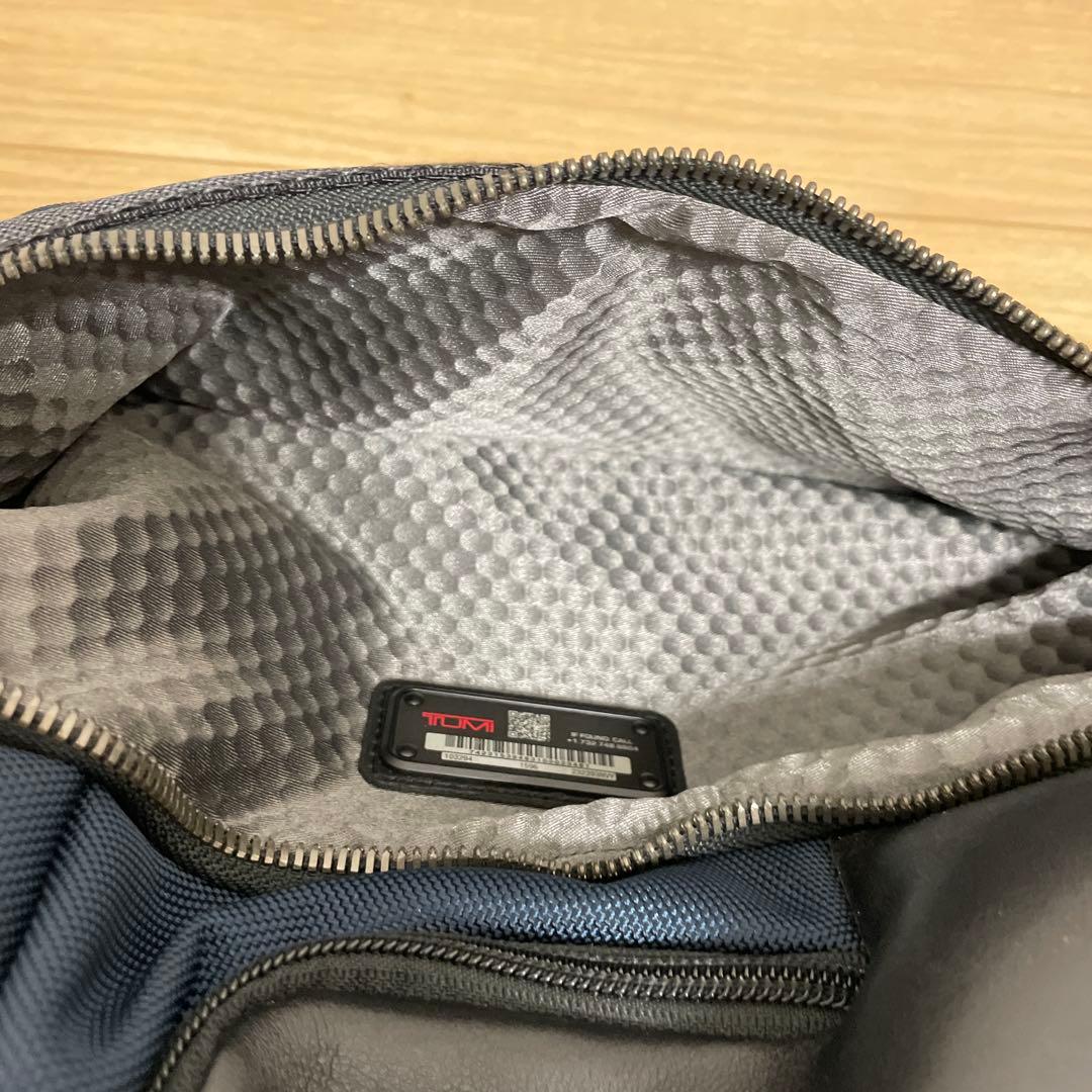 TUMI ☆ボディバッグ　ネイビー
